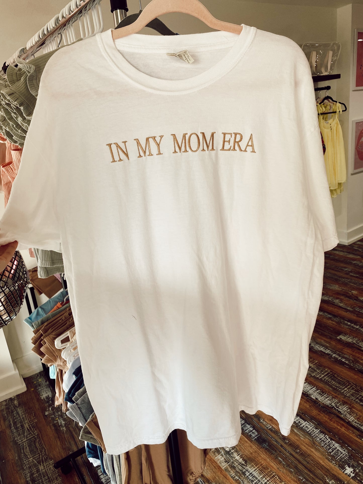 In my mom era embroidered tee