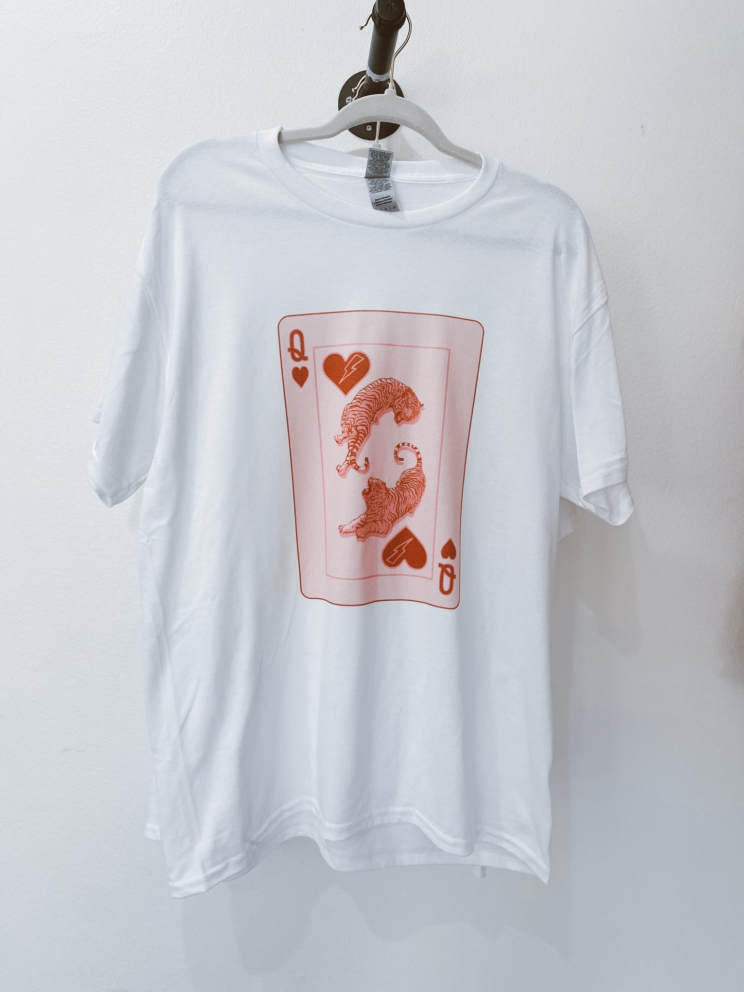Queen of hearts tee